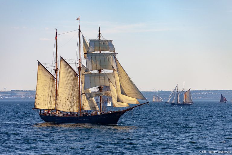 tall ship loa sailing