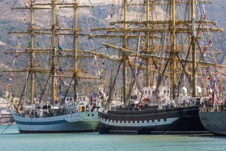Mir ahead of Kruzenshtern in Novorossiysk