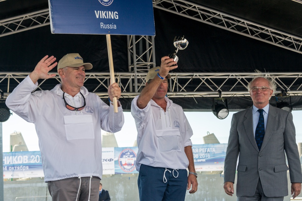 The crew of Viking accepting their prize