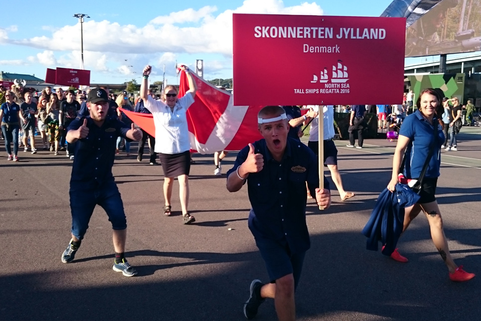 Skonnerten Jylland in the Crew Parade